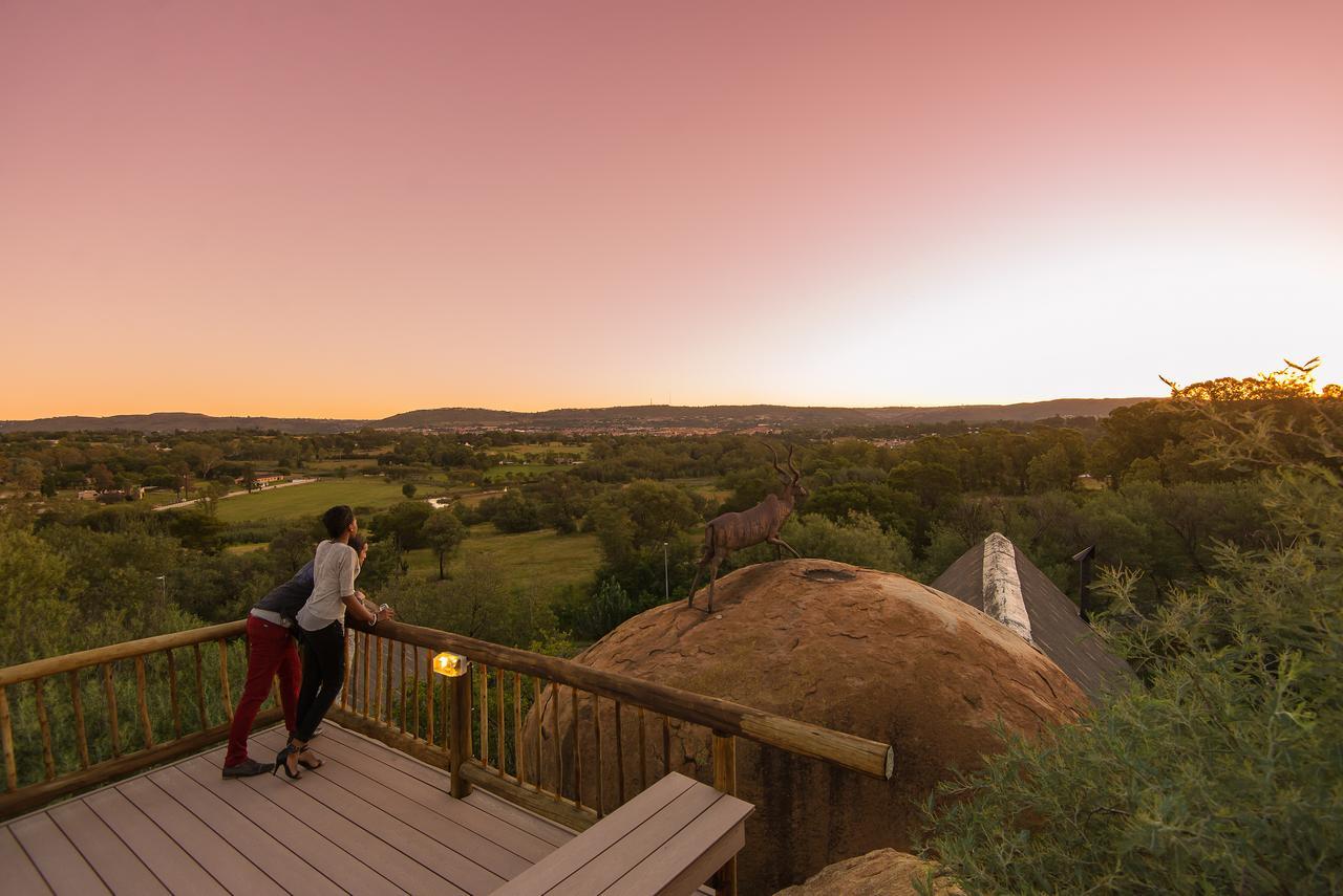 Amadwala Lodge Roodepoort Esterno foto